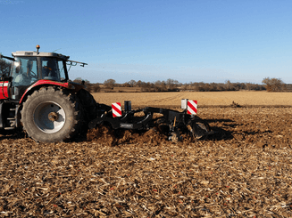 Travail du sol - Outils à dents - Déchaumeur à dents trainé ou porté BLACKBEAR