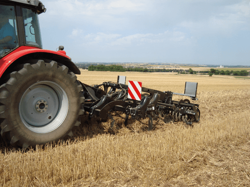 Travail du sol - Outils à dents - Déchaumeur à dents trainé ou porté BLACKBEAR