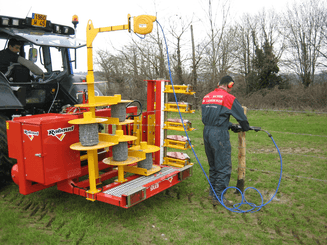 Matériel de ferme - Divers ferme, outillage - Dérouleuse de grillage - barbelé - fils lisse